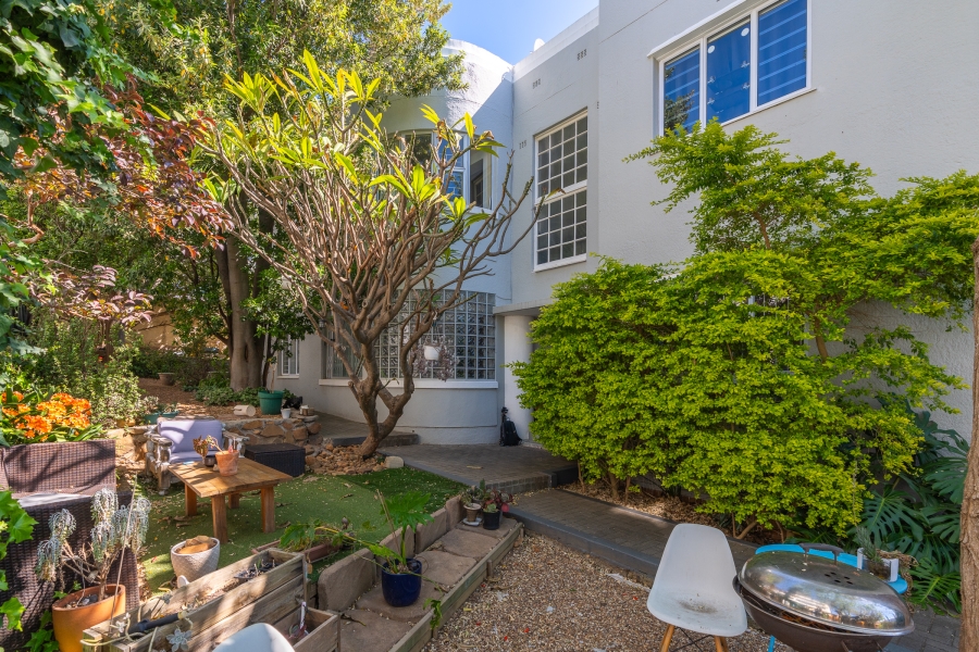 2 Bedroom Property for Sale in Vredehoek Western Cape